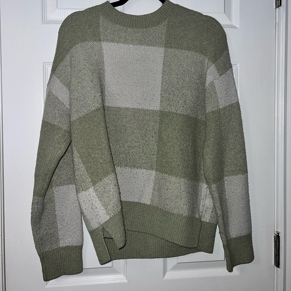 Sweater - Picture 1 of 2